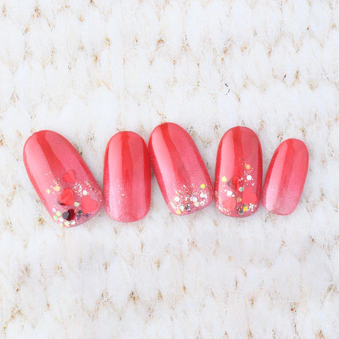 <center>ジューシーなレッドカラーにハートとラメをトッピング<br>(K10-CP2-ST13)</center>