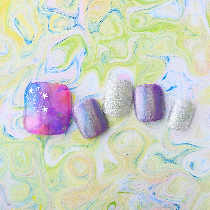 <center>ピンク×ブルーのギャラクシーにユニコーンアートをプラス</center>