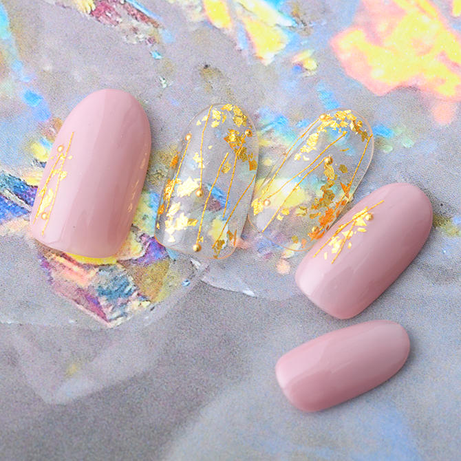 <center>クリアベースに散りばめた金の糸&箔アート</center>