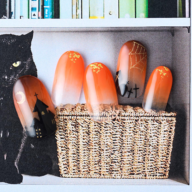 <center>オレンジのグラデ―ションにシルエットで楽しむハロウィンネイル。</center>
