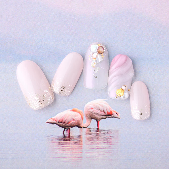 <center>ぷっくり立体的な鱗アートは優しいピンクでナチュラルに変化</center>
