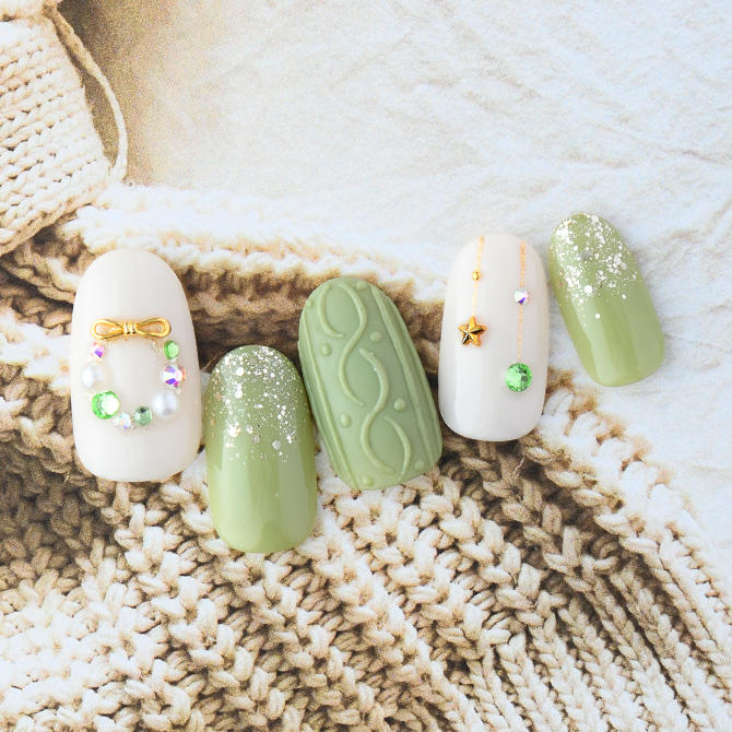 <center>マットなニットアートにキラキラなオーナメントを添えて<br>(K11-CP1-P12)</center>