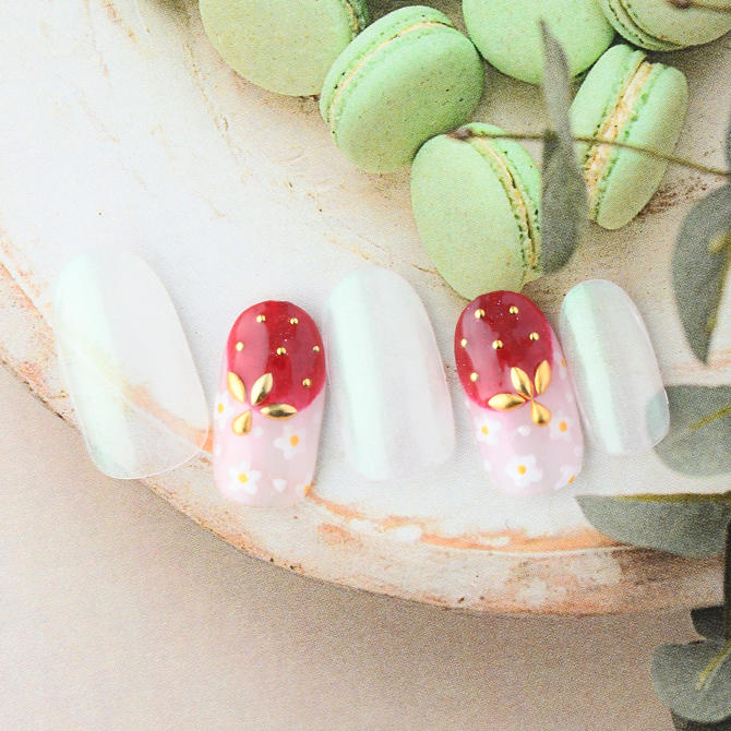 <center>キュートなイチゴアートとプチフラワーで心弾む春に<br>(L03-ST11)</center>