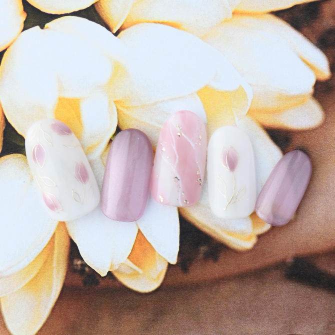 <center>繊細なラインとマグネットの春めくチューリップアート<br>(L03-P11)</center>