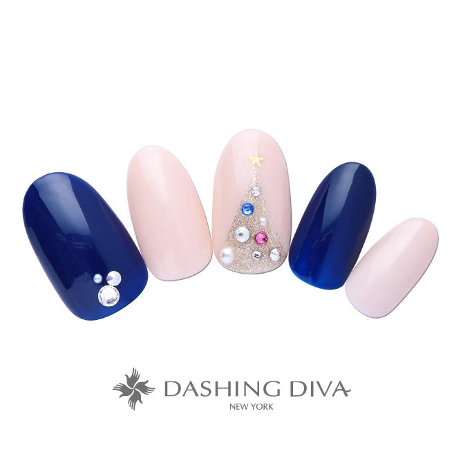 ツリーで彩るシンプルかわいいクリスマスネイル ネイルデザイン ネイルサロンのダッシングディバ Dashing Diva