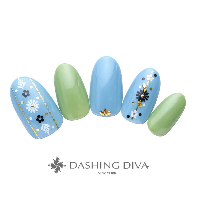 寒色系でまとめたお花モチーフのキュートなフォークロアネイル ネイルデザイン ネイルサロンのダッシングディバ Dashing Diva