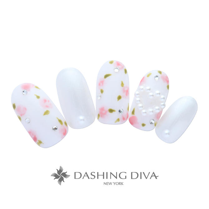 ピンクの薔薇と薬指のハートで指先を華やかに彩って（K12-F11）