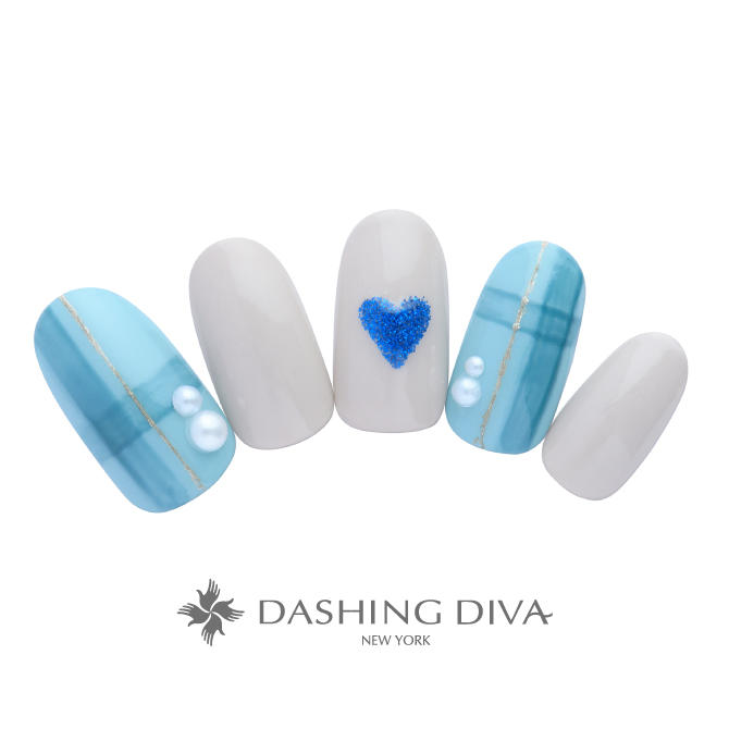 手元を明るく見せてくれるミントカラーのチェックネイル（L01-CP2-ST11）