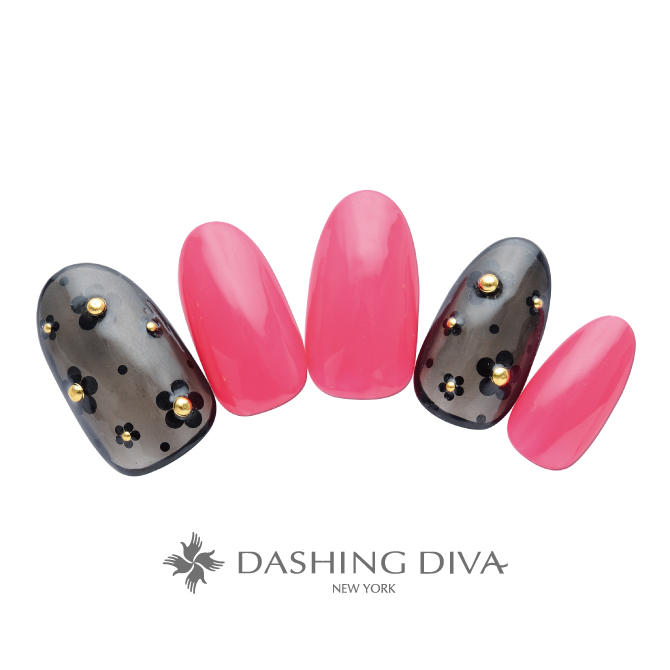 クリアブラックベースでクールなスタッズフラワーネイル ネイルデザイン ネイルサロンのダッシングディバ Dashing Diva